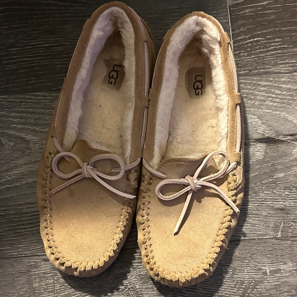 UGG Women's Classic Tan Moccasins - Picture 1 of 2